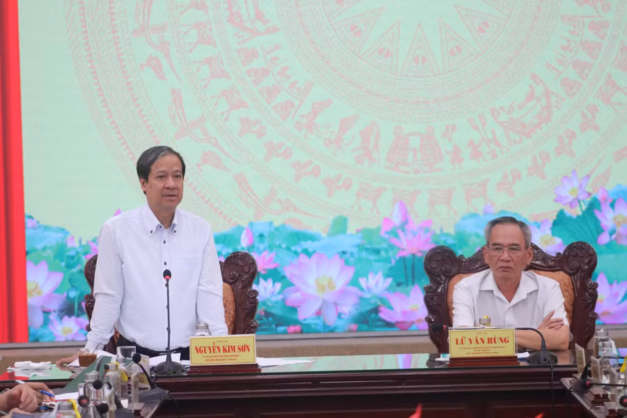 Bộ trưởng Nguyễn Kim Sơn phát biểu tại buổi làm việc.