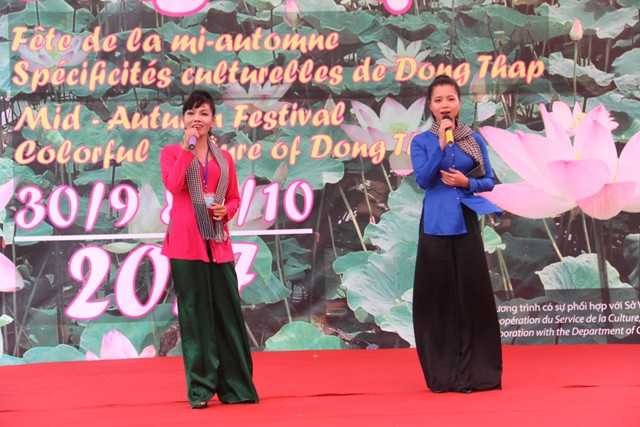 Các nghệ nhân trình diễn Hò Đồng Tháp