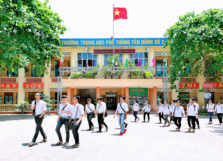 Trường THPT Yên Dũng số 2 nhiều năm được tặng nhiều giấy khen, bằng khen của tỉnh và Sở GD&ĐT, được tặng những phần thưởng cao quý Trường THPT Yên Dũng số 2 nhiều năm được tặng nhiều giấy khen, bằng khen của tỉnh và Sở GD&ĐT, được tặng những phần thưởng cao quý