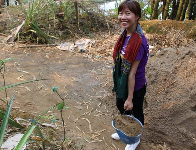 Với Phạm Thị Thoàn, kiến thức, kinh nghiệm của bản thân làm nên sự tự tin, chứ không phải bằng cấp Với Phạm Thị Thoàn, kiến thức, kinh nghiệm của bản thân làm nên sự tự tin, chứ không phải bằng cấp