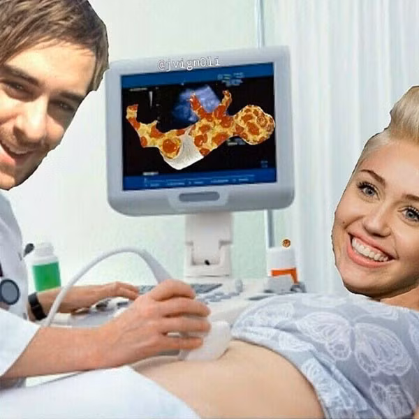 Bức ảnh hài hước được Miley đăng lên Instagram để chế giễu những tin đồn thất thiệt trong thời gian vừa qua. Miley Cyrus đáp trả hài hước tin đồn có thai