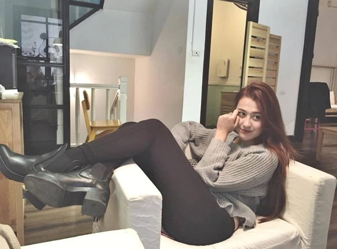Tiết lộ cuộc sống "sang chảnh" của hot girl Việt qua mạng