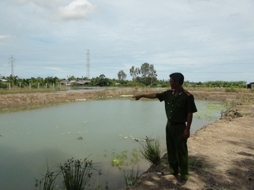 Rơi xuống hồ, hai bé trai chết đuối thương tâm - Ảnh 1 Rơi xuống hồ, hai bé trai chết đuối thương tâm - Ảnh 1