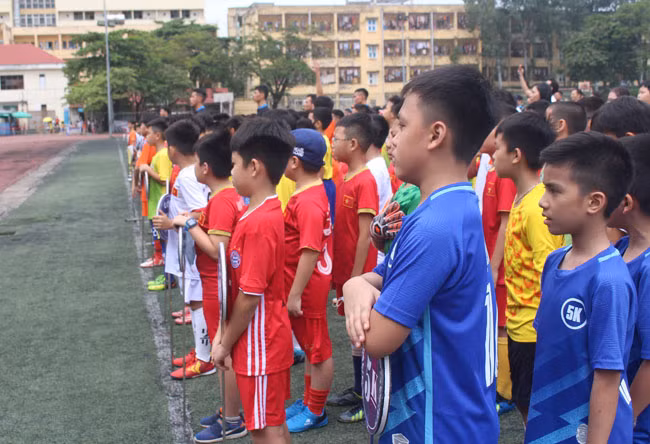 Bên cạnh đó, giải bóng còn là dịp để tìm kiếm các em học sinh có năng khiếu về bóng đá để giới thiệu, bổ sung cho các đội bóng thi đấu thành tích cấp cao hơn.