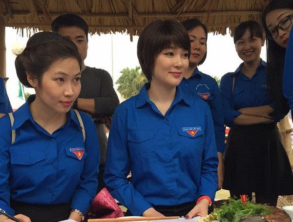 Không phải ai khác, Nguyễn Thị Huyền chính là "Hoa hậu của các hoa hậu" ảnh 12 Hoa hậu quá trẻ trung và xinh đẹp ở đời thường.