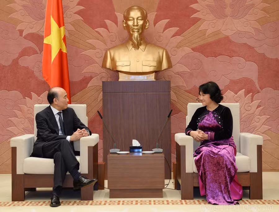 dieu it biet ve ao dai cua chu tich qh nguyen thi kim ngan - 4