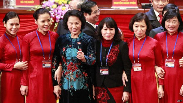 dieu it biet ve ao dai cua chu tich qh nguyen thi kim ngan - 6