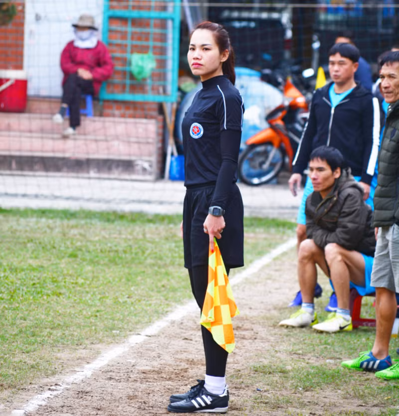 Trợ lý trọng tài FIFA Hà Thị Phượng.
