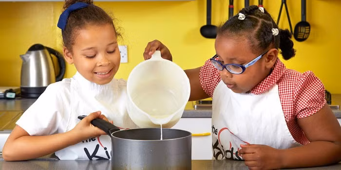 Trẻ sẽ tự nấu được bữa ăn lành mạnh.