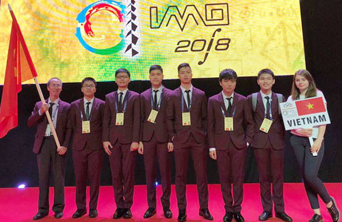 Đoàn học sinh tham dự Olympic Toán quốc tế 2018 của Việt Nam.