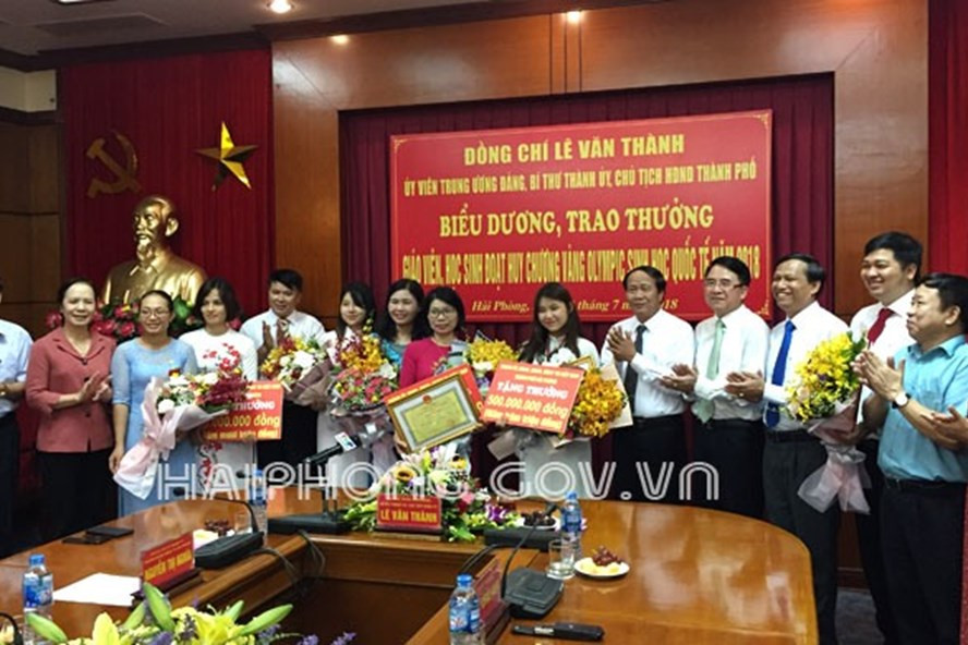 Lãnh đạo TP.Hải Phòng gặp gỡ, động viên, khen thưởng học sinh đạt giải quốc tế. (Ảnh: CTTĐT Hải Phòng) Lãnh đạo TP.Hải Phòng gặp gỡ, động viên, khen thưởng học sinh đạt giải quốc tế. (Ảnh: CTTĐT Hải Phòng)