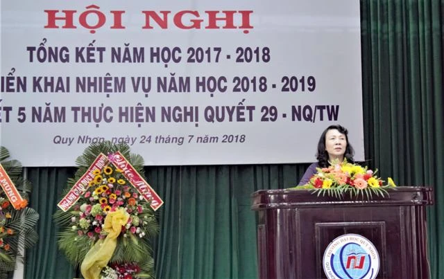 Thứ trưởng Bộ GD&ĐT Nguyễn Thị Nghĩa phát biểu tại Hội nghị