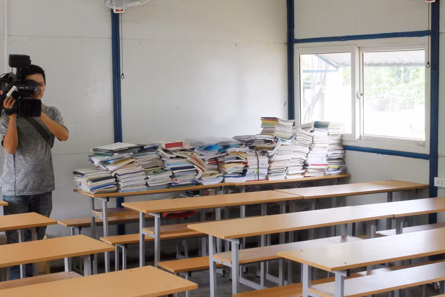 Lớp học nơi các chiến sĩ ôn tập thi THPT quốc gia 2018