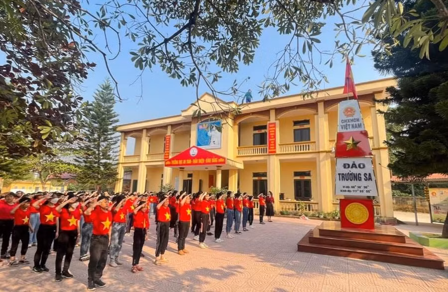 Triển khai hoạt động giáo dục ngoài giờ chính khóa tại Trường Tiểu học thị trấn Hạ Hòa (Hạ Hòa, Phú Thọ). Ảnh: NTCC