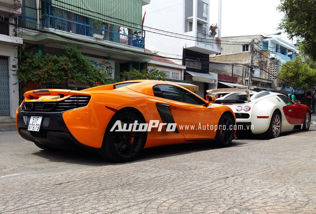 Dàn siêu xe của đại gia Minh “Nhựa” nối đuôi nhau trên phố Sài Gòn ảnh 10 McLaren 650S Spider được trang bị động cơ V8, tăng áp kép, dung tích 3,8 lít, sản sinh công suất tối đa 641 mã lực. Sức mạnh được truyền tới bánh thông qua hộp số tự động ly hợp kép 7 cấp. Nhờ đó, McLaren 650S Spider có thể tăng tốc từ 0-100 km/h trong 3 giây và đạt vận tốc tối đa khoảng 328 km/h.