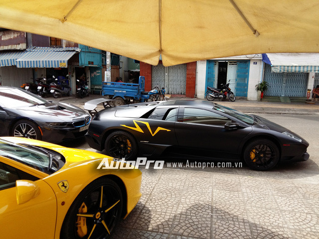 Dàn siêu xe của đại gia Minh “Nhựa” nối đuôi nhau trên phố Sài Gòn ảnh 14 Trái tim của Lamborghini Murcielago LP670-4 SV là khối động cơ V12, dung tích 6,5 lít, sản sinh công suất tối đa 670 mã lực và mô-men xoắn cực đại 650 Nm. Sức mạnh động cơ cho phép xe tăng tốc từ 0-100 km/h trong 3,3 giây và đạt tốc độ tối đa 342 km/h.