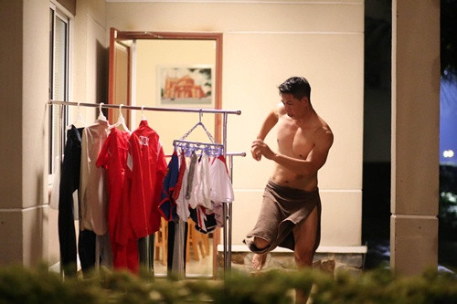 Cảnh "đỏ mặt" của Bình Minh và Việt Hương gây tò mò ảnh 7