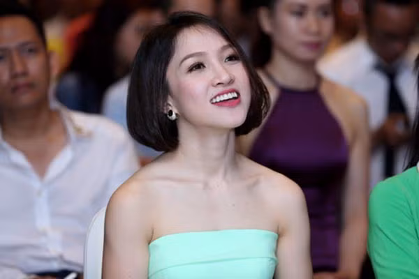 Khi hạ sinh con đầu lòng, cô cũng khiến cho nhiều người ngưỡng mộ vì lấy lại được thân hình cân đối chỉ sau 1 thời gian ngắn.