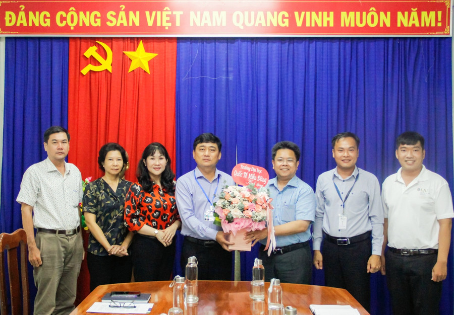 EIU làm việc với Sở Giáo dục và Đào tạo tỉnh An Giang.