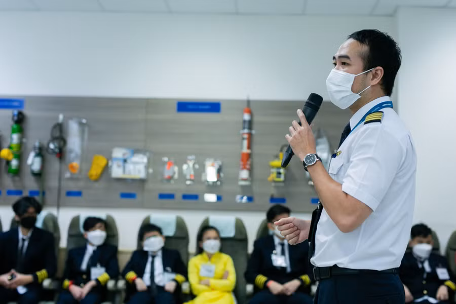 Buổi trải nghiệm hướng nghiệp đã thu hút các em học sinh độ tuổi từ 8 đến 17 tuổi cùng phụ huynh tham dự.