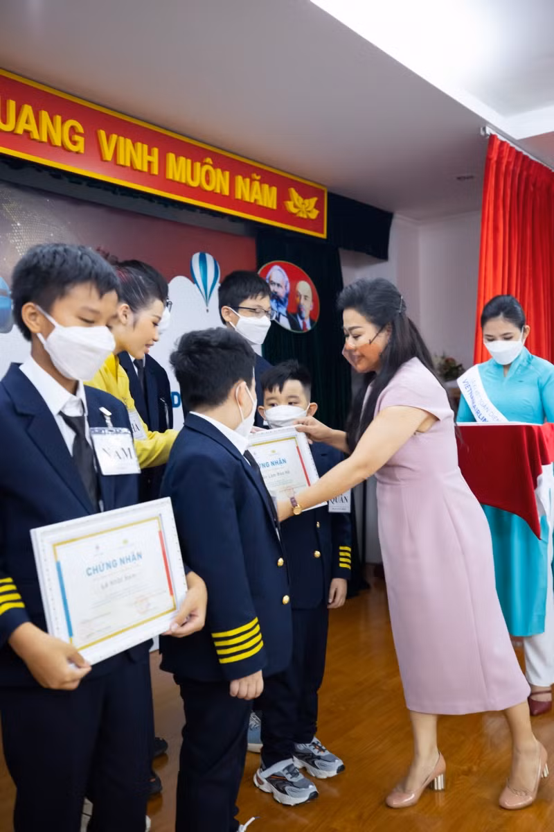 Tham gia chương trình trải nghiệm, các em học sinh có dịp khám phá sâu rộng hơn nữa công việc của ngành hàng không, những công việc đầy lý thú nhưng cũng không kém phần thử thách