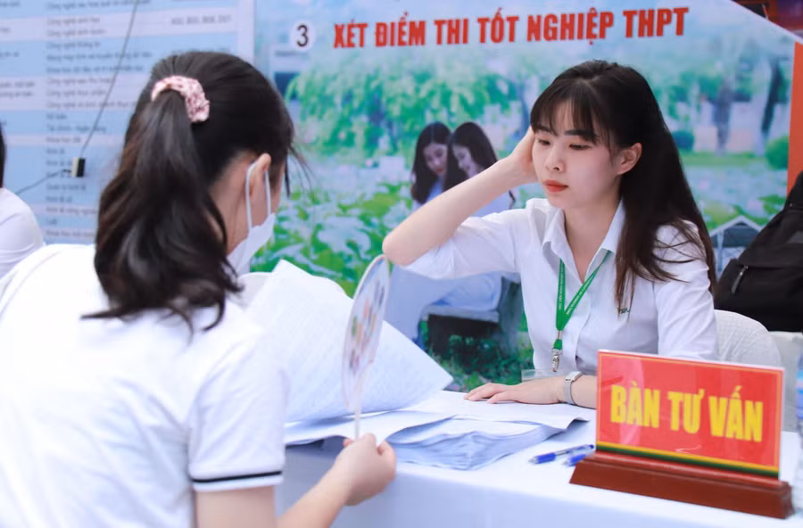 Học sinh Hà Nội tham dự ngày hội tư vấn hướng nghiệp 2022. Ảnh: Sỹ Điền