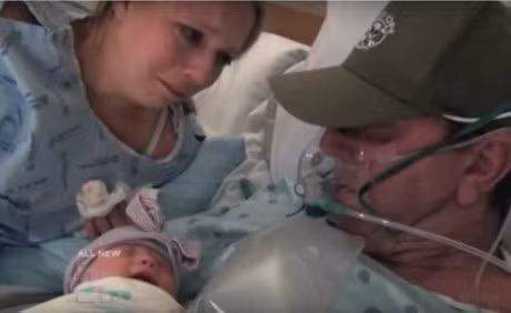 Vo quyet dinh de non de chong duoc gap mat con truoc khi 