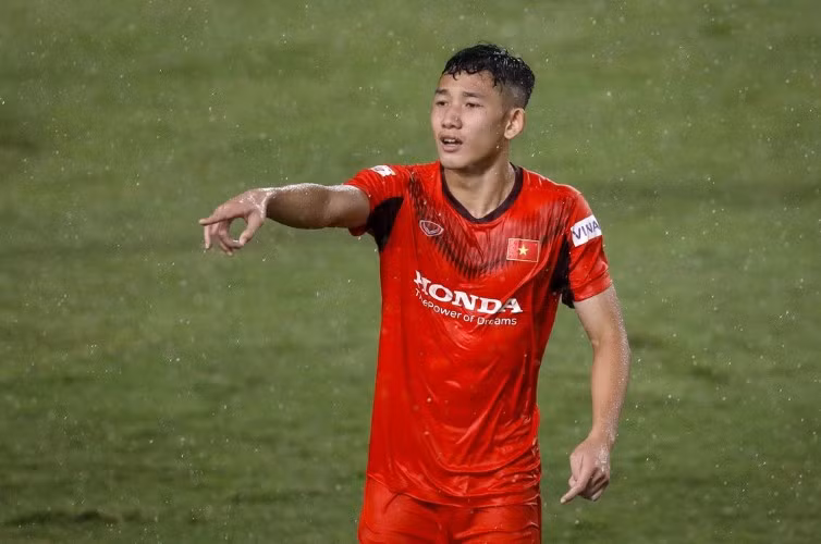 Sau những trận đấu ấn tượng, tiền vệ của Than QN được HLV Park Hang Seo triệu tập lên đội tuyển U22 quốc gia.