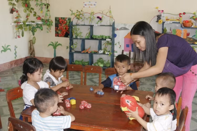 Trẻ cần được hướng dẫn và có không gian để phát triển khả năng thích nghi. Ảnh minh họa: Hữu Cường