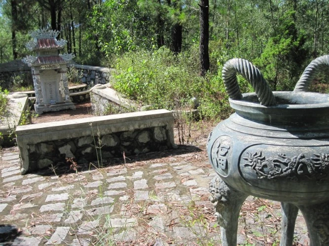 Mộ Kỳ Ngoại hầu Cường Để (1882 - 1951) tại phường An Tây, TP Huế. Ảnh: Phanxipăng