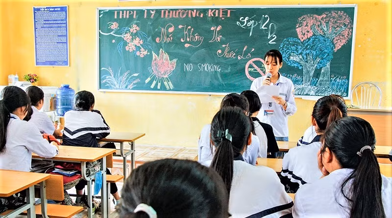 Tăng cường truyền thông về tác hại của thuốc lá thế hệ mới với học sinh, sinh viên.