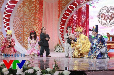 “Không có chuyện giễu cợt diễn viên lùn ở chương trình Táo quân“ ảnh 2 Sự xuất hiện của 2 diễn viên lùn gây chú ý.