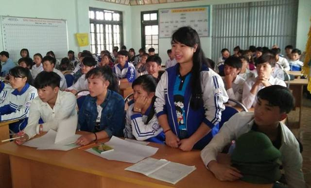 Hoạt động nhận xét trao giải cho HĐTNSTtại Trường THPT Sốp Cộp Hoạt động nhận xét trao giải cho HĐTNSTtại Trường THPT Sốp Cộp