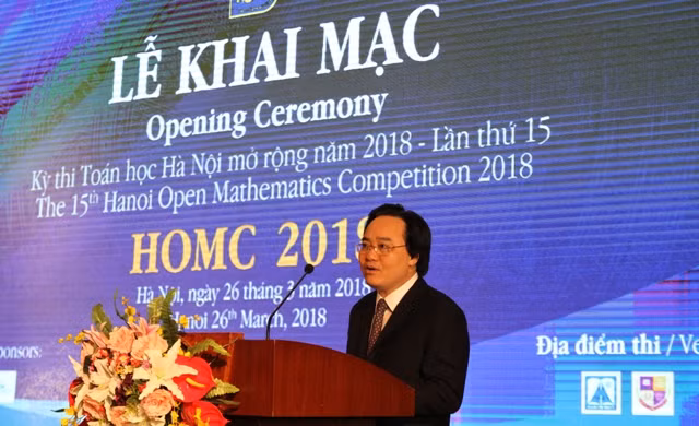 Bộ trưởng Bộ GD&ĐT Phùng Xuân Nhạ phát biểu khai mạc HOMC 2018