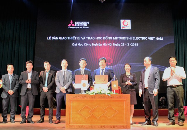 Lễ bàn giao thiết bị và trao học bổng Mitsubishi Electric Việt Nam tại Trường ĐH Công nghiệp Hà Nội