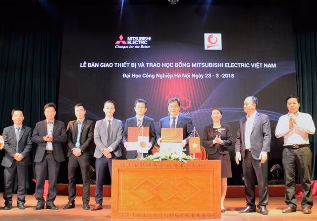 Lễ bàn giao thiết bị và trao học bổng Mitsubishi Electric Việt Nam tại Trường ĐH Công nghiệp Hà Nội