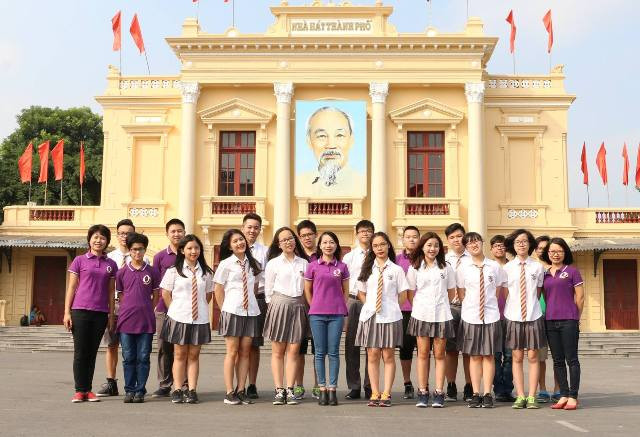 Cô trò Trường Olympia trong buổi trải nghiệm tại Hải Phòng Cô trò Trường Olympia trong buổi trải nghiệm tại Hải Phòng