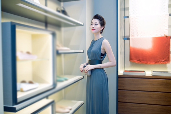 Mê mẩn trước vẻ đẹp thuần khiết của Hoa hậu Đặng Thu Thảo