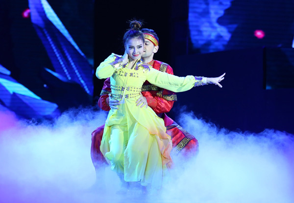 Angela Phương Trinh hóa nàng Kiều, say đắm khóa môi bạn nhảy ảnh 11 lan-ngoc-1-5871-1427554990.jpg