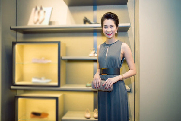 Mê mẩn trước vẻ đẹp thuần khiết của Hoa hậu Đặng Thu Thảo