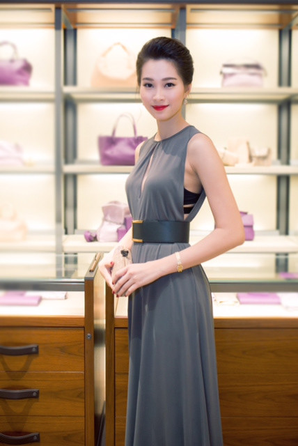 Mê mẩn trước vẻ đẹp thuần khiết của Hoa hậu Đặng Thu Thảo