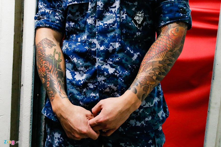 Thủy thủ gốc Việt và cuộc sống trên siêu tàu sân bay Mỹ thuy thu goc viet va cuoc song tren sieu tau san bay my