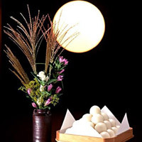 Các nước Đông Á đón Tết Trung thu thế nào? ảnh 1 Bánh dày Dango và cỏ bạc trong mâm cúng Trung thu của người Nhật Bản