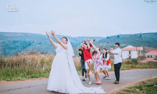 Bộ ảnh cưới siêu nhí nhố của cặp đôi 4 năm yêu nhau