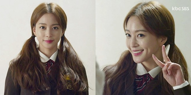 Người đẹp Han Ye Seul từng vài lần mặc đồng phục trên màn ảnh. Lần gần đây nhất là trong bộ phim Birth of Beauty lên sóng vào năm ngoái. Trong một cảnh quay “hồi teen”, nhân vật của Han Ye Seul nhí nhảnh tạo dáng chụp ảnh, tóc buộc 2 bên. Người đẹp Han Ye Seul từng vài lần mặc đồng phục trên màn ảnh. Lần gần đây nhất là trong bộ phim Birth of Beauty lên sóng vào năm ngoái. Trong một cảnh quay “hồi teen”, nhân vật của Han Ye Seul nhí nhảnh tạo dáng chụp ảnh, tóc buộc 2 bên.
