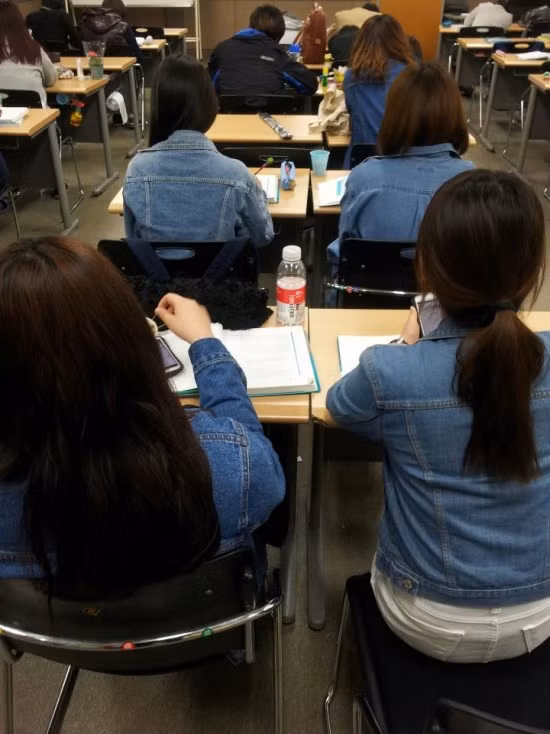 Hàn Quốc: Báo động sắc đẹp... đồng phục, nam hóa... nữ ảnh 3