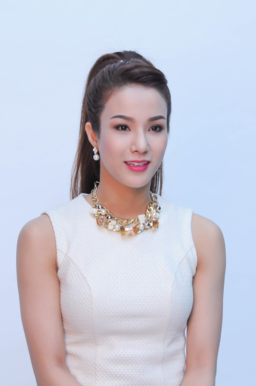Angela Phương Trinh: 