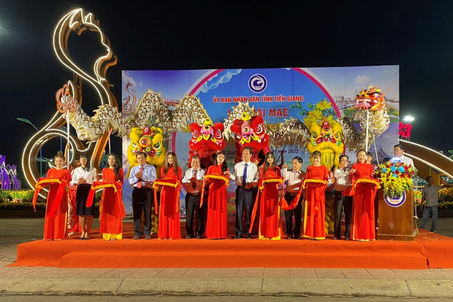 Cắt băng khai mạc các hoạt động văn hóa nghệ thuật chào mừng Xuân Quý Mão. Cắt băng khai mạc các hoạt động văn hóa nghệ thuật chào mừng Xuân Quý Mão.