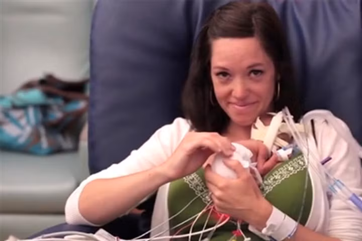 Sức sống mãnh liệt của cậu bé sinh non nặng 8 lạng