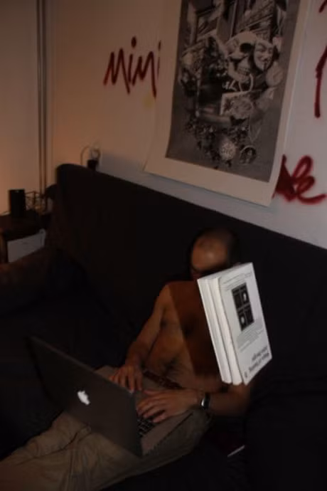 Nhung khoanh khac cua mot giay truoc tham hoa duoc chup lai - Anh 11